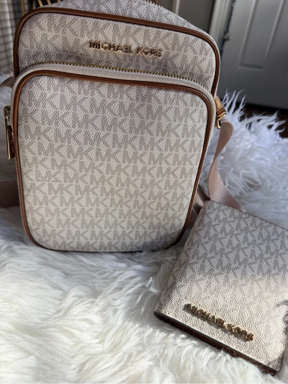 Michael Kors Light Beige Signature Crossbody Messenger